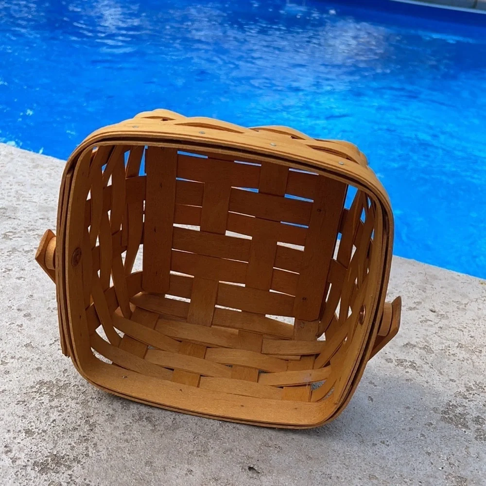Longaberger Basket with fabric liner and garter